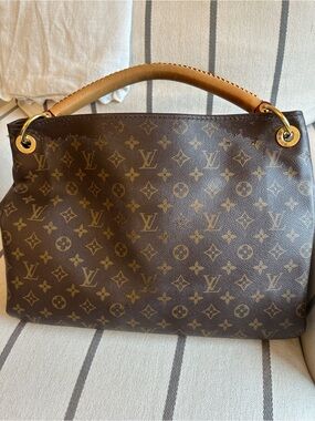 Louis Vuitton Monogram Canvas Shoulder Bag with Vachetta Handle